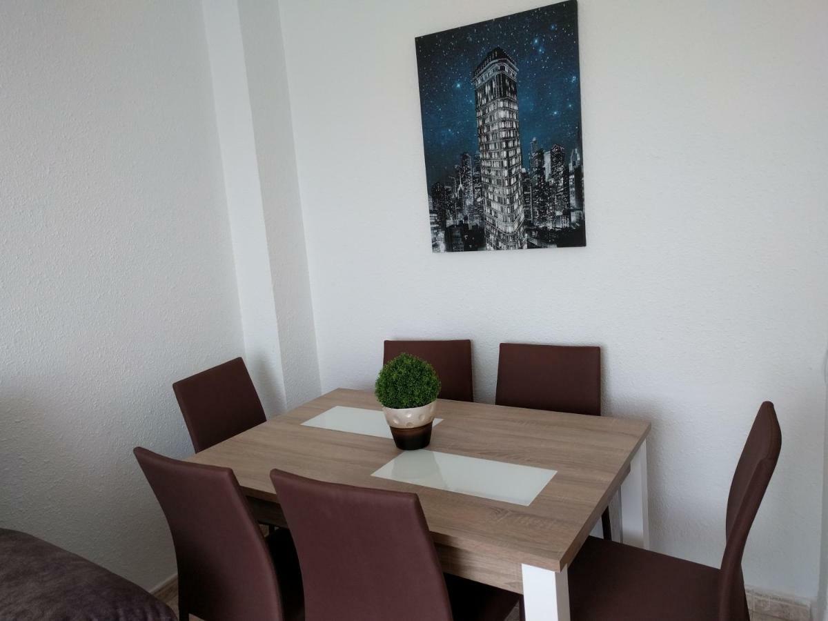 Manzanera, Junto Ayuntamiento Y Riojaforum Logroño Exteriér fotografie