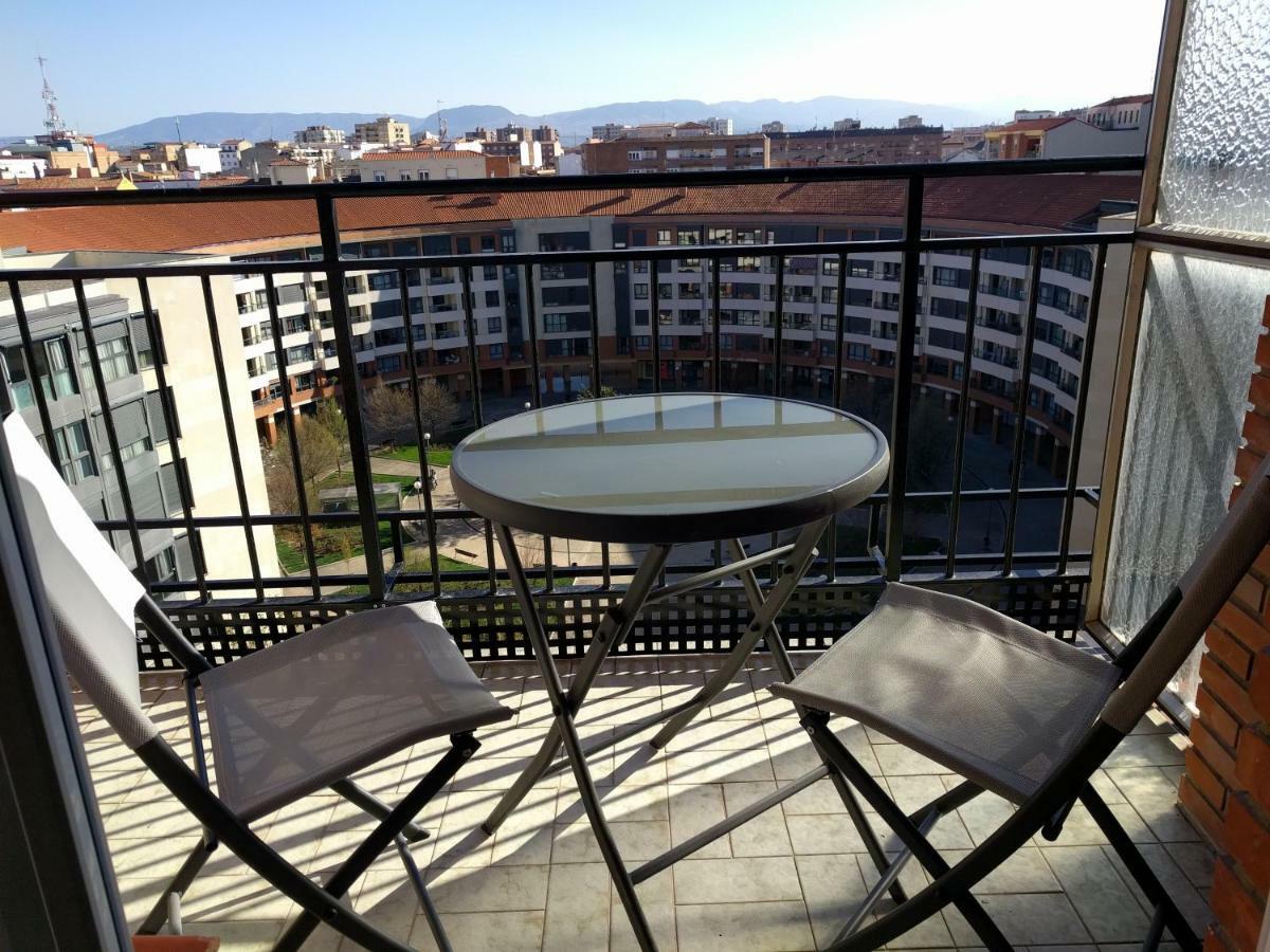Manzanera, Junto Ayuntamiento Y Riojaforum Logroño Exteriér fotografie